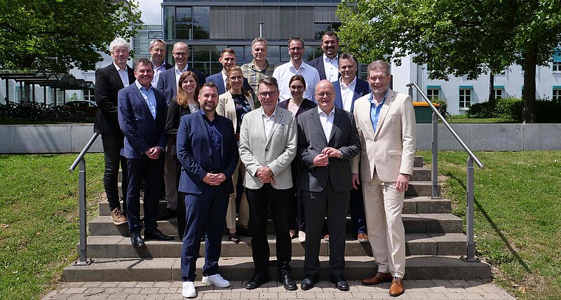 Gruppenfoto der Personen, die bei der Konstituierung des Standardisierungsboards dabei waren