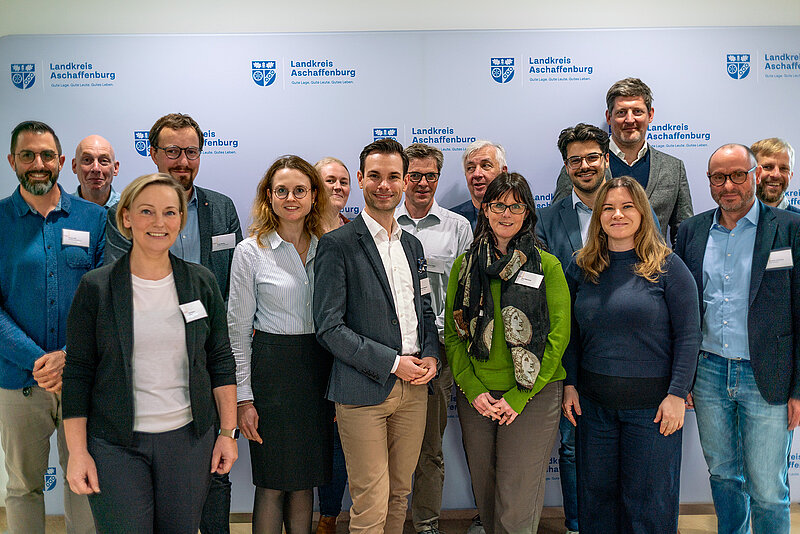 Gruppenbild der Teilnehmenden an der Sitzung des Kommunalgremiums.